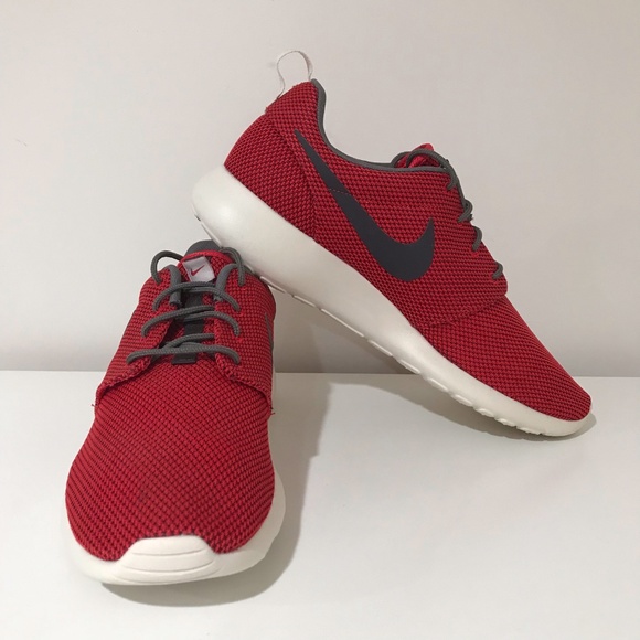 red roshe run mens
